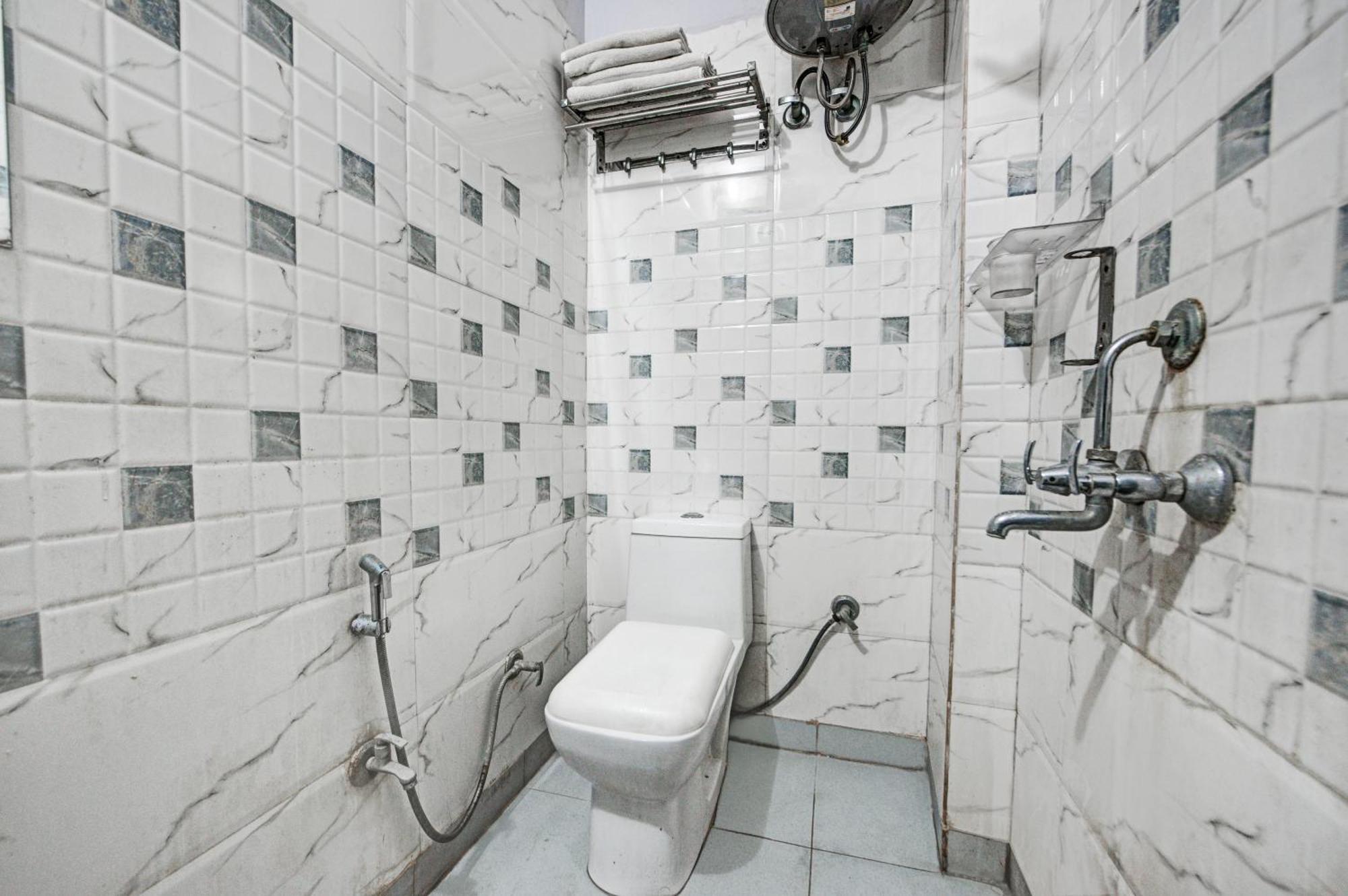 Royal Spark Inn1 - Medicity Gurugram, Near Medanta Hospital Gurgaon Zewnętrze zdjęcie
