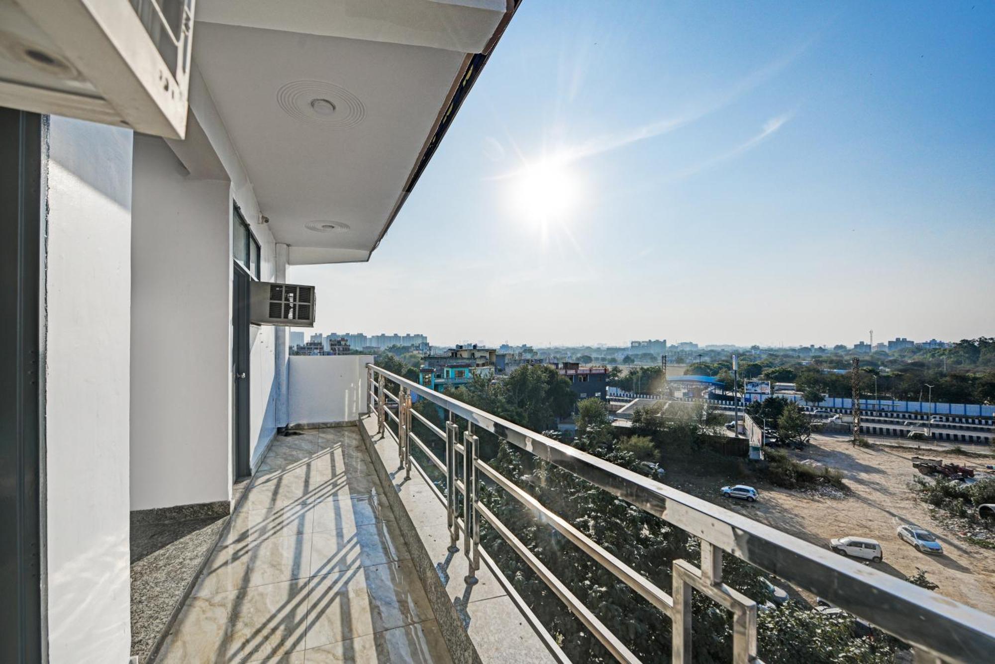 Royal Spark Inn1 - Medicity Gurugram, Near Medanta Hospital Gurgaon Zewnętrze zdjęcie